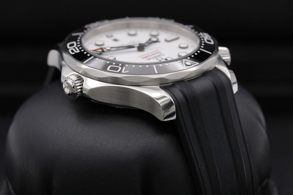 Omega Seamaster Diver 300m 210.32.42.20.04.001 Image 4